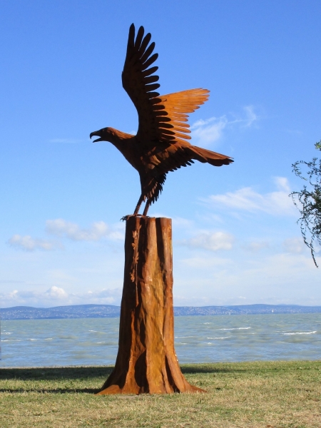 Park sculpture eagle on tree